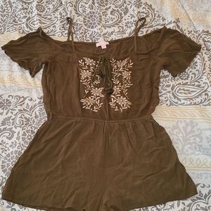 Boho cold shoulder romper, camo green